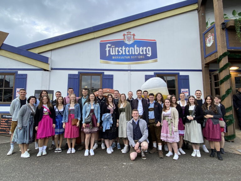 Musiker feiern beim Cannstatter Volksfest